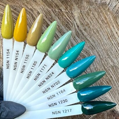 nicole PUDER KOLOR NSN 14G 28G 1154 N154 1155 1185 1171 N824 N702 1164 1230 1217 Paznokcie w 2024 roku to połączenie elegancji, nowoczesności i subtelnych akcentów. Wraz z nadejściem nowego roku, pojawiają się nowe inspiracje i trendy w stylizacji paznokci.